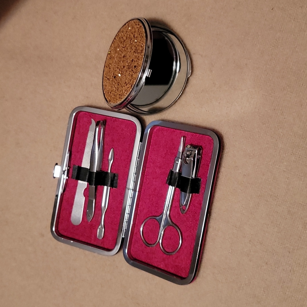 Avenue 9 manicure set and mirror NWOT